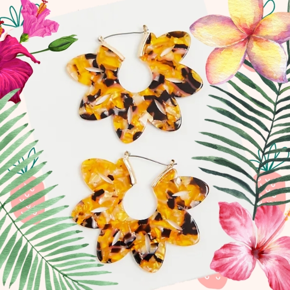 TORTOISESHELL RESIN FLORAL STATEMENT EARRINGS - Picture 2 of 3